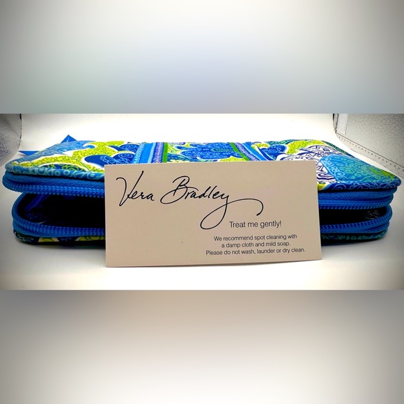 Vera Bradley Trifold Wallet-Blue & Green Daisy Pattern-Never Used-Retired Design - Picture 4 of 7